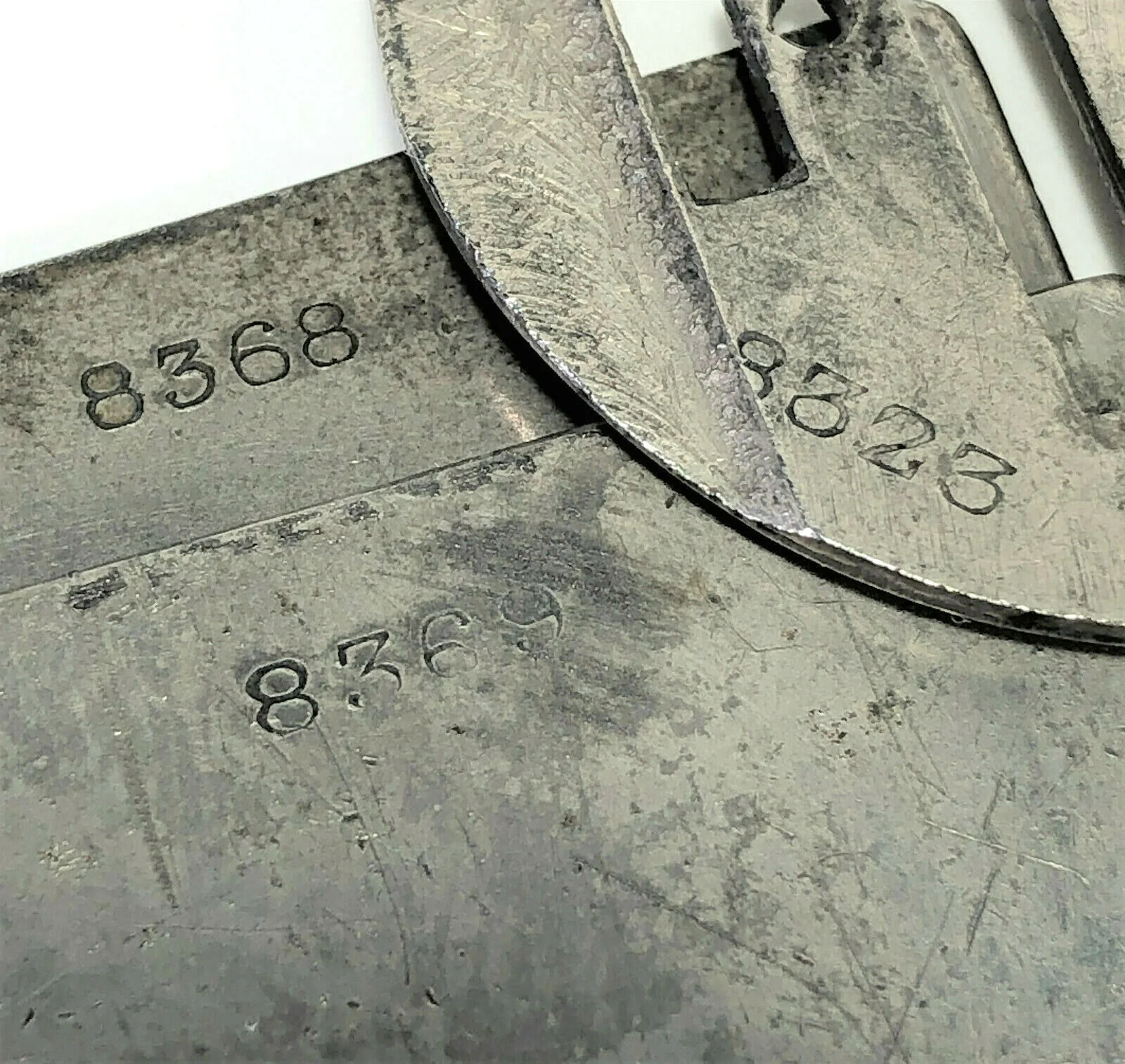 Early Singer 28 128 Front Rear Slide Throat Plate Set in Nickel Simanco 8369 8368 8323 - Image 4
