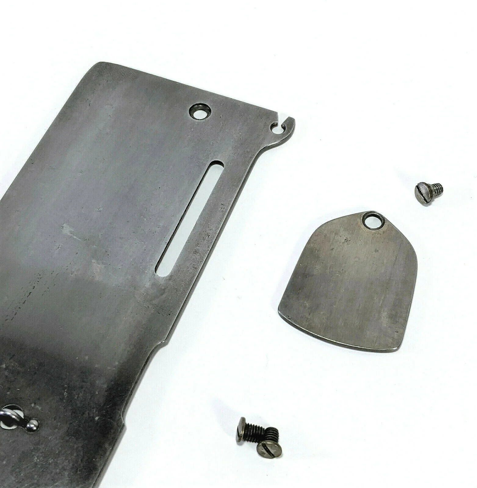 Early Singer 28 28K Sewing Machine Plain Steel Face and Trapezoid Plate Simanco 8361 - Image 2