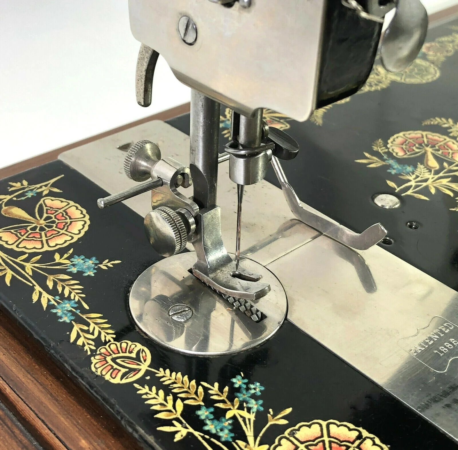 Early Singer Sewing Machine Quilting Guide Quilter Simanco 25534 Puzzle Box - Image 2