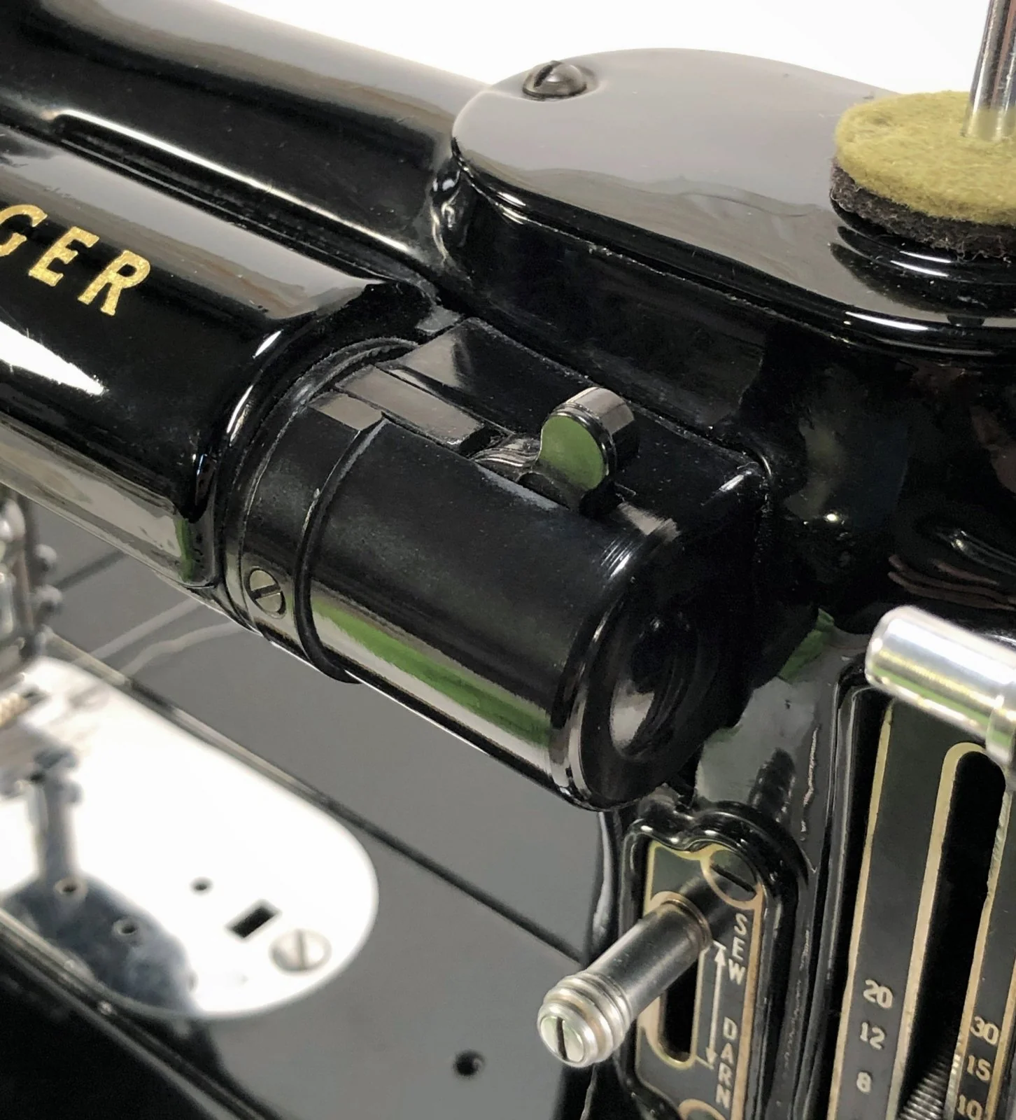 Singer 222K Featherweight Sewing Machine Light Socket with Integrated Switch 221K 221K4 - Image 2