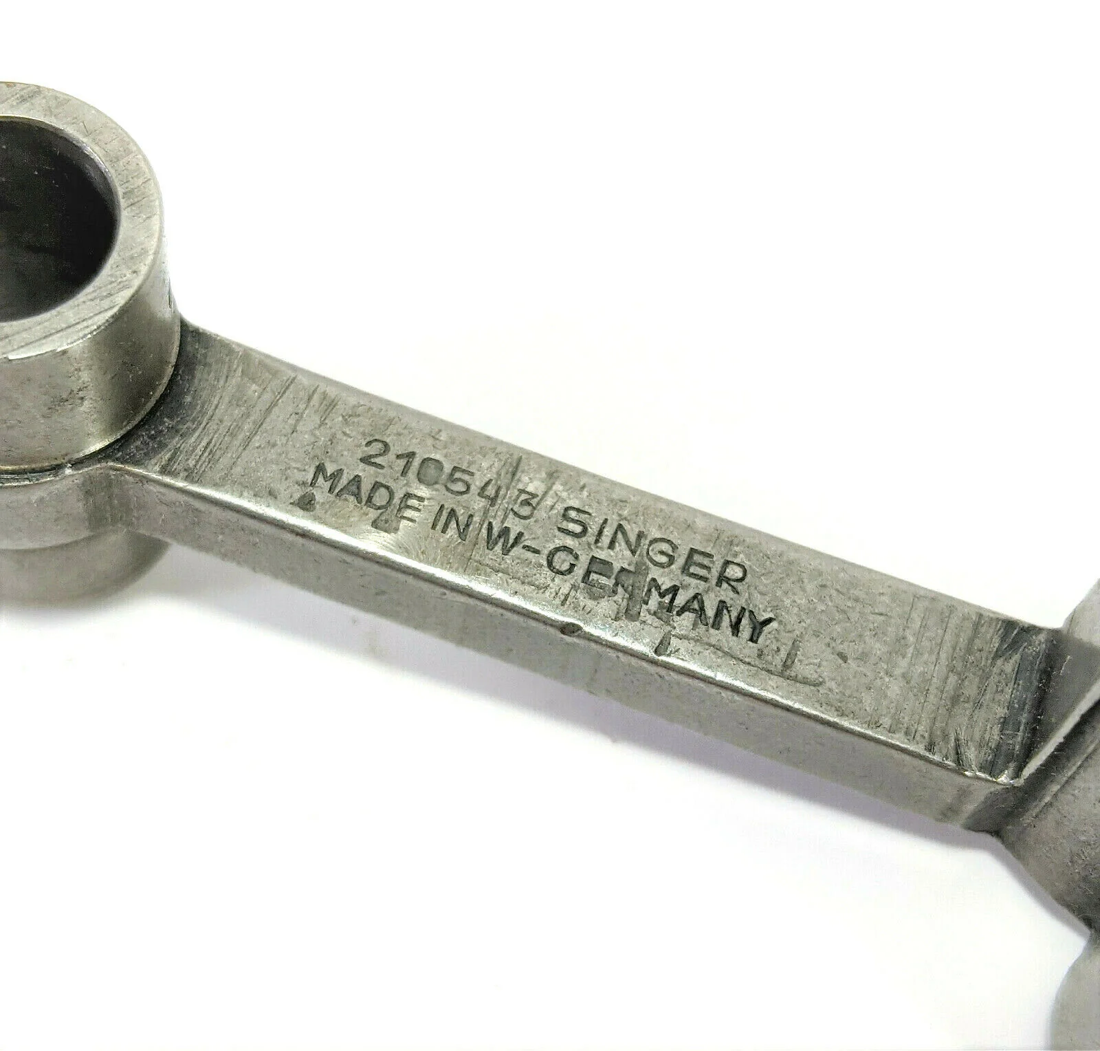 Singer Industrial 107W Sewing Machine Needle Bar Connector Link Simanco 210543 - Image 3