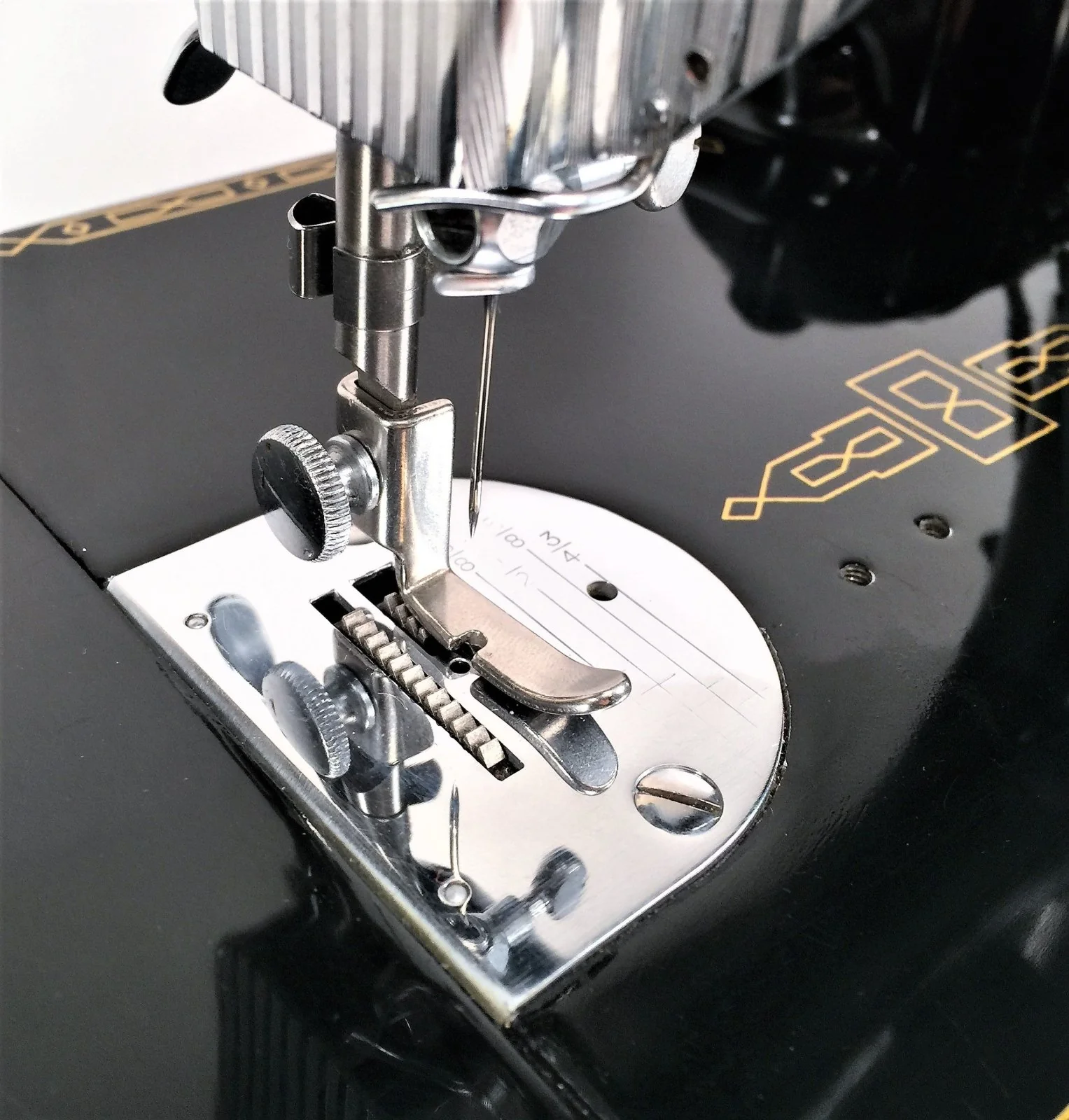 Singer Low Shank Sewing Machine Right Toe Cording Foot Simanco 160846 125035 - Image 2