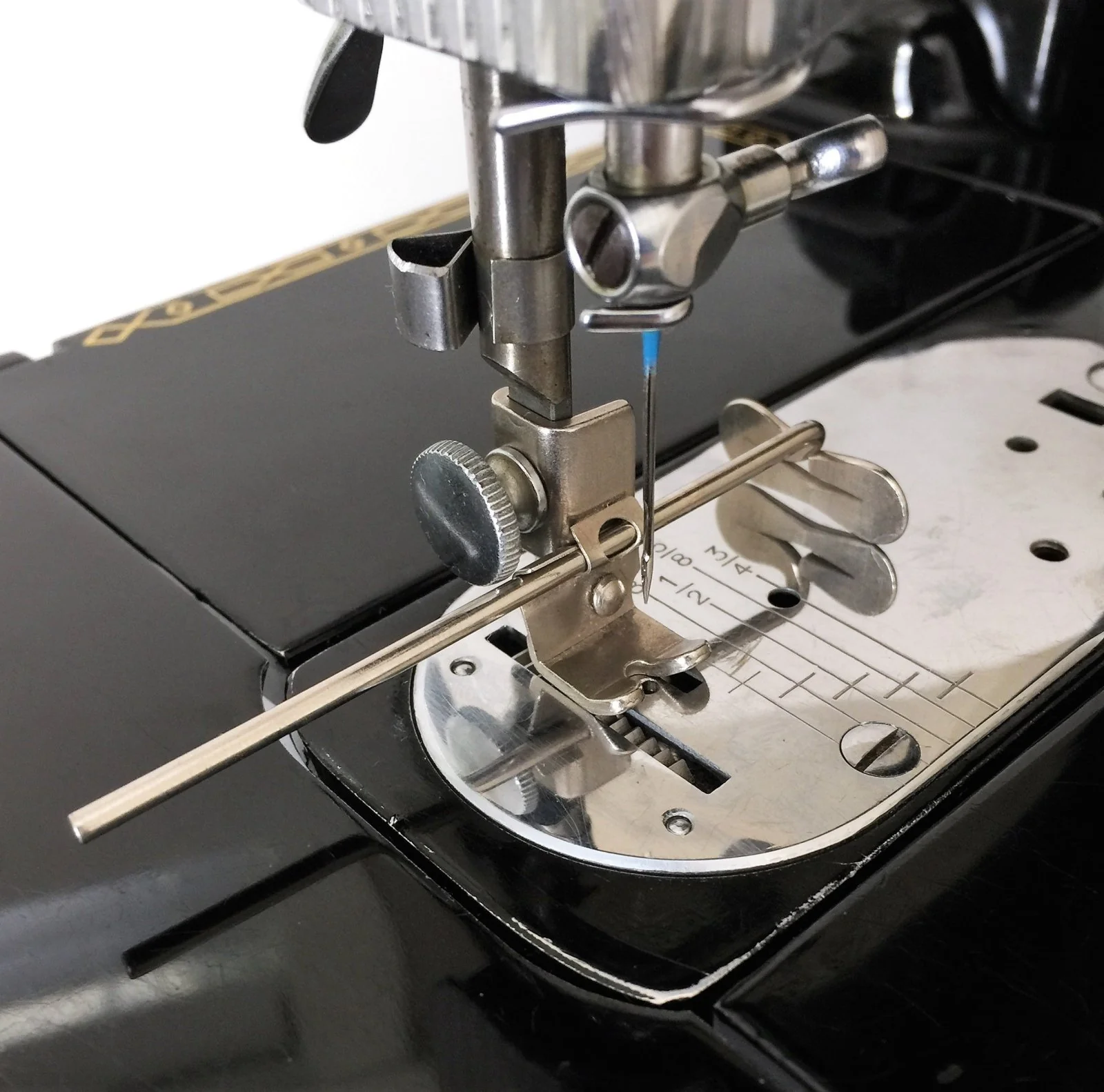 Singer Sewing Machine Low Shank Quilting Foot with Adjustable Guide Simanco 35932 - Image 2