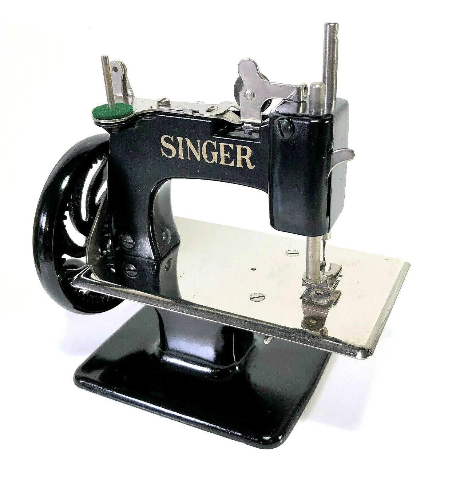 Vintage Singer Model 20 Sewhandy Child's Toy Hand Crank Sewing Machine - Image 6